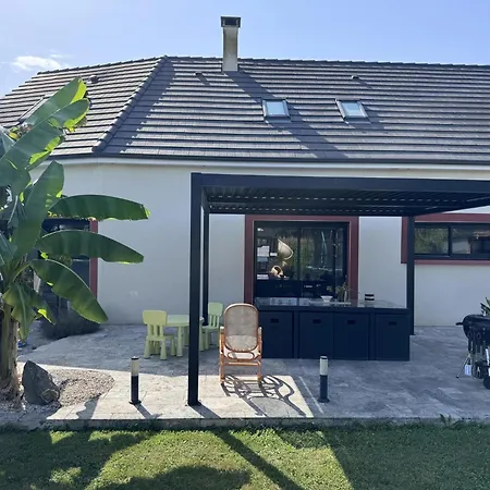 House Near Le Mans Circuit With Vakantiehuis